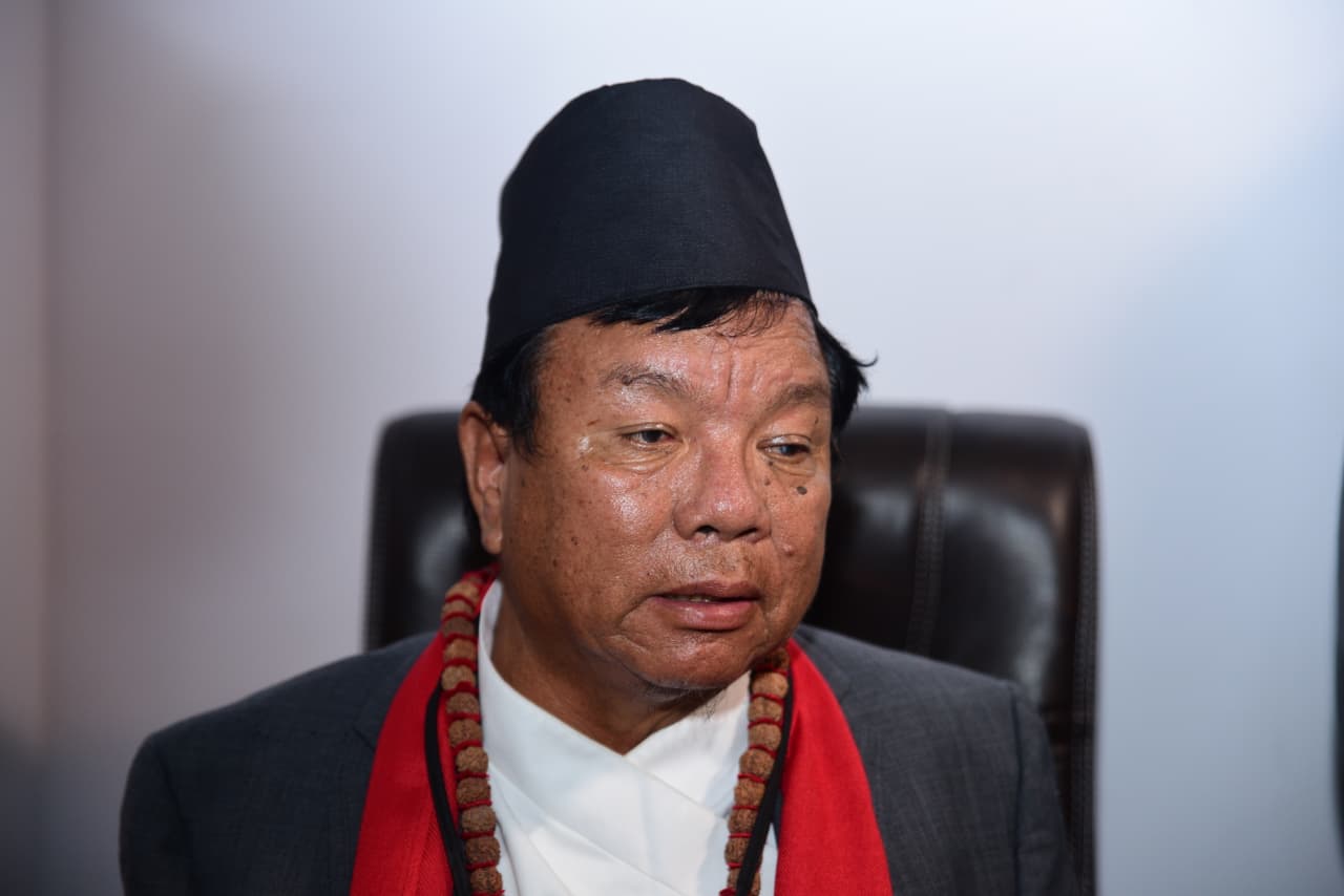 पाठ्यपुस्तकमा संविधानको ज्ञान दिने कुरालाई प्राथमिकता दिन मन्त्री पुनको निर्देशन