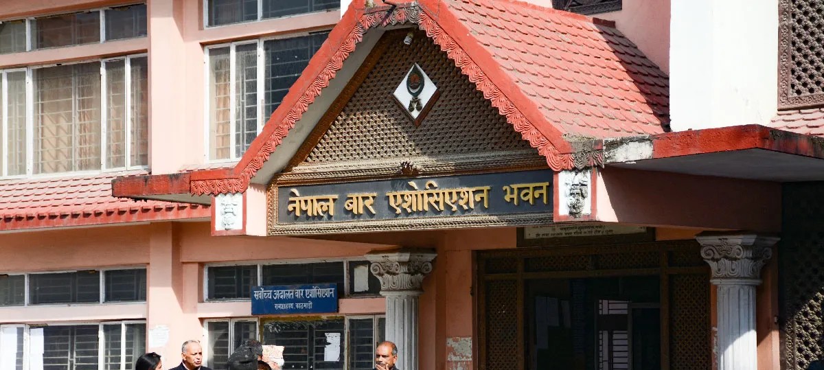 बार एसोसिएसनको चेतावनी : न्यायपालिकामा भय र त्रासको वातावरण बन्द गर