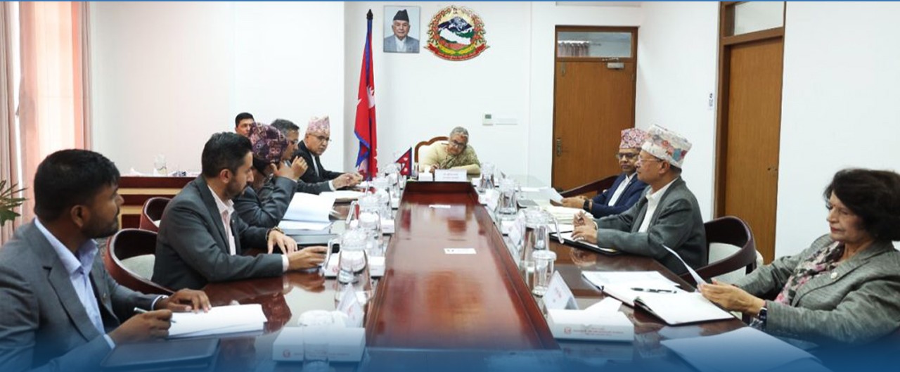 संवैधानिक इजलासमा सरकार र प्रतिनिधिसभाको भविष्य, के गर्लान न्यायाधीश ?