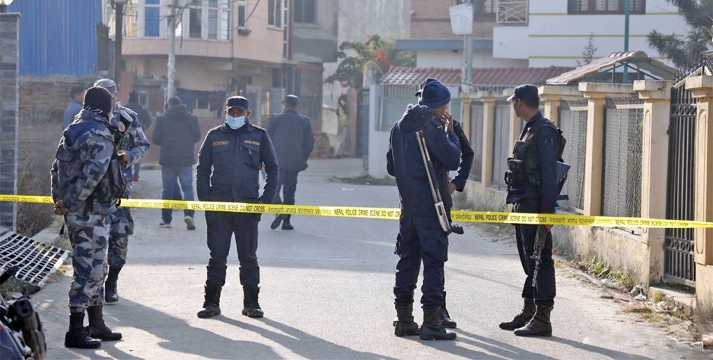 काठमाडौंको मुलपानीबाट प्रहरीले गोली चलाएर समात्यो १० लुटेरा