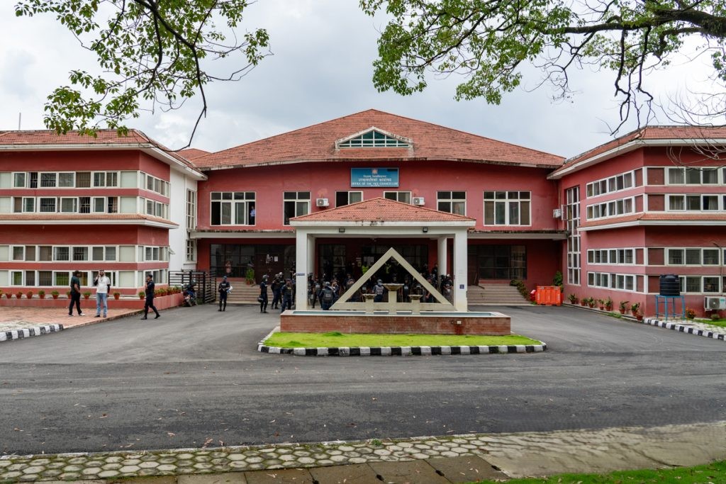 तालाबन्दीले त्रिवि उपकुलपति अर्याल कार्यकक्ष छिर्न पाएनन्, क्रान्तिकारीको माग के हो ?