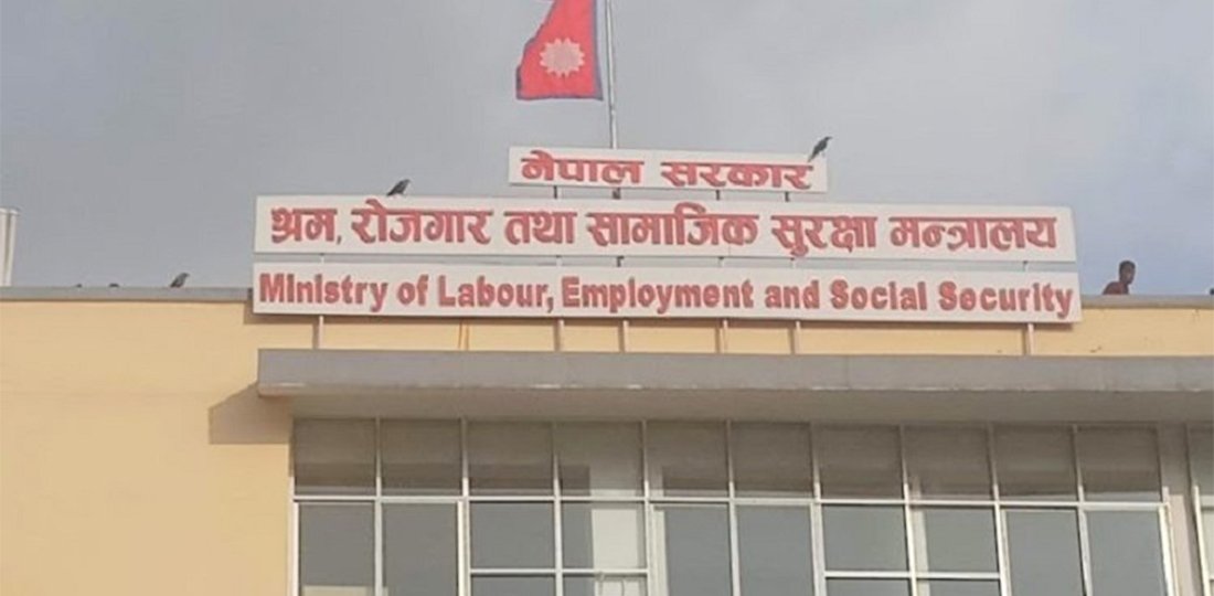 निर्णय कार्यान्वयनको एक दशकपछि फ्री भिसा, फ्री टिकट पुनरावलोकन गर्दै सरकार