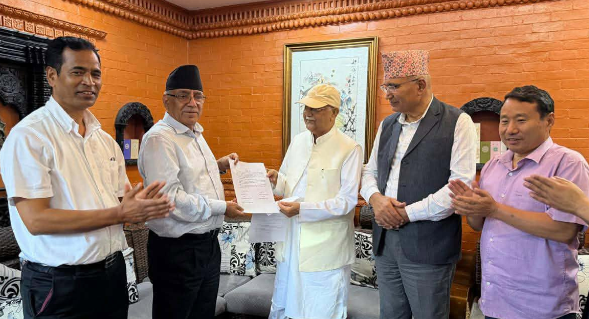 ओली र प्रचण्डले गरे प्रदेशसभामा सत्ता बाँडफाँट, तीनबुँदे सहमतिमा हस्ताक्षर