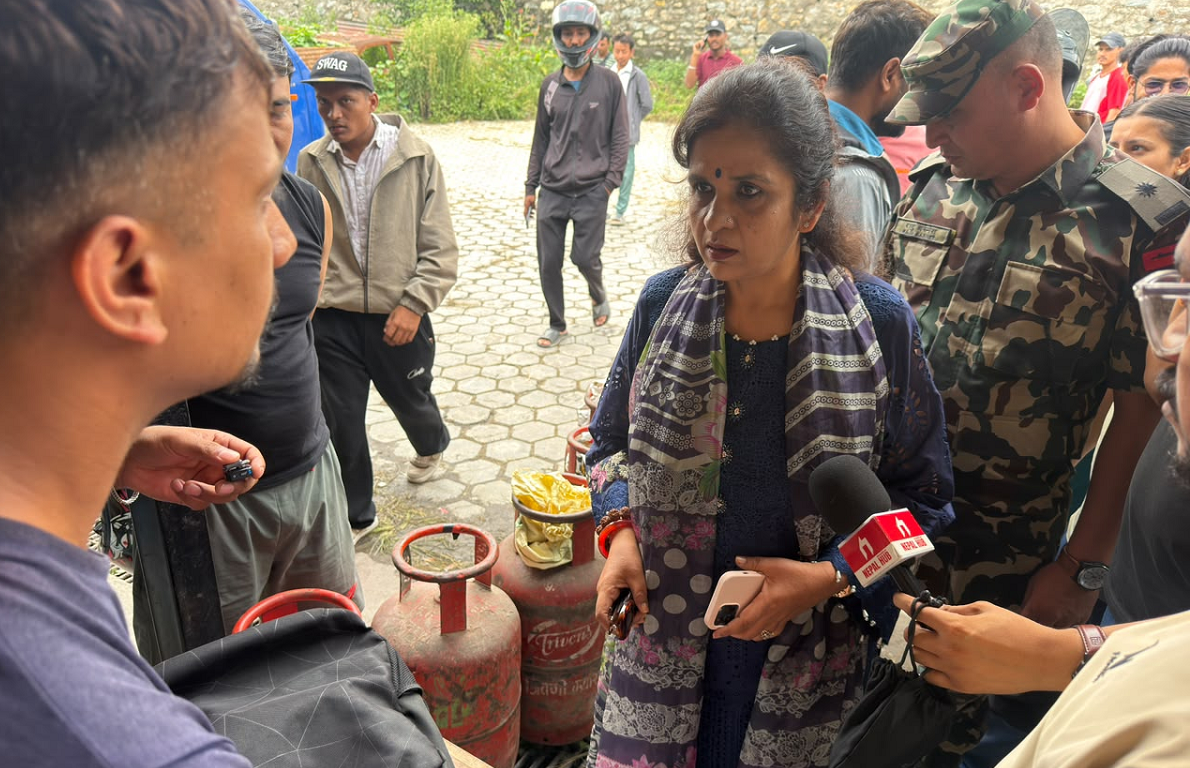 विद्यार्थीलाई प्राथमिकतामा राखेर ग्यास वितरण गर्न उद्योग मन्त्रीको निर्देशन